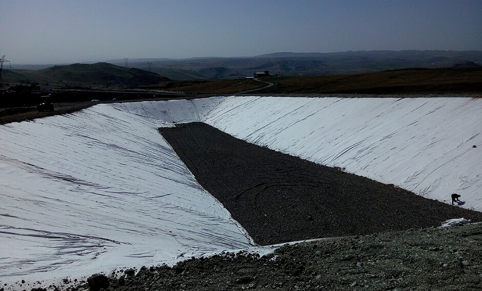 HDPE-geomembran-gölet-yalıtımı-baraj ve göeltler için hdpe geomembran kullanımı 